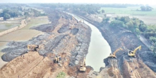 নদী খননে ২০২ বিঘা কৃষি চাষের উপযোগী